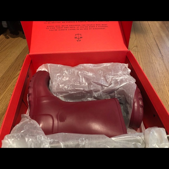 SOLD! Hunter Original Short Matte Boots - Picture 2 of 5